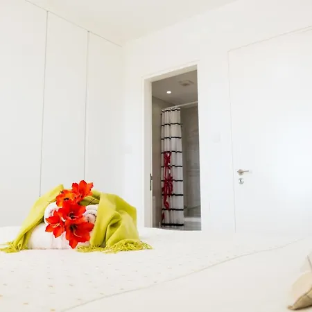 Lighthouse Luxury Beach Townhouse Apartment *