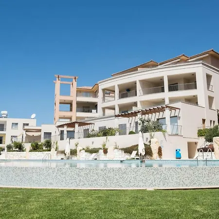 Lighthouse Luxury Beach Townhouse * Пафос